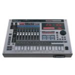 ROLAND MC-808 Sampling Groovebox ROLAND MC-808 Sampling Groovebox
